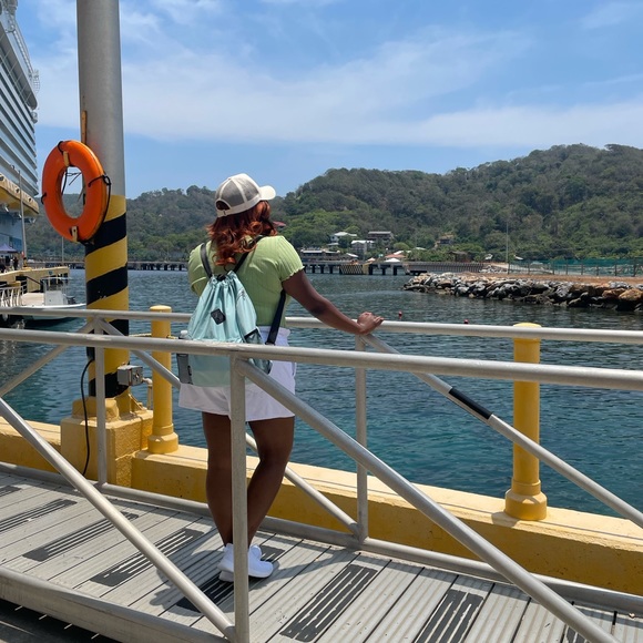 Meet your Posher, Lordess - Picture 2 of 2